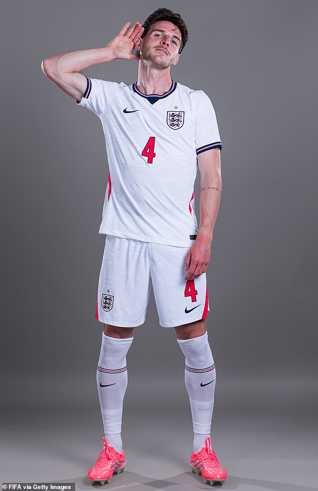 Declan Rice revela que su mamá lo regañó después de que la estrella de Inglaterra sufriera una grave quemadura solar, días después de llegar al calor de Florida antes de la Copa del Mundo.