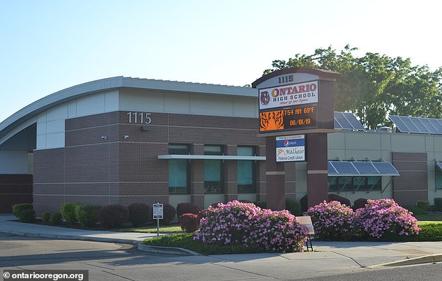 Una niña de 15 años se incendia en la escuela después de un terrible descuido de un maestro… ahora ganó un acuerdo de $20 millones