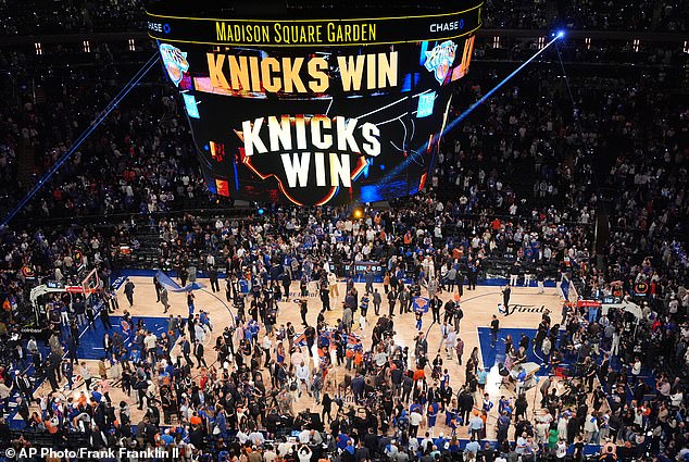 De regreso a los tiempos mientras el fenómeno de los New York Knicks logra el mayor cambio en las Finales de la NBA en la HISTORIA, enviando a Taylor Swift, Timothée Chalamet y a los fanáticos de primer nivel a un frenesí