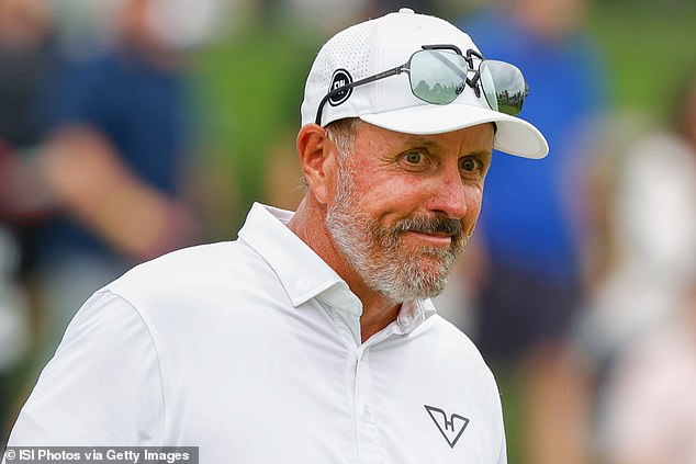 Phil Mickelson acusado de contacto físico inapropiado con un empleado de un club de golf