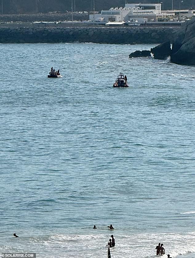 Se lanzó una operación de búsqueda masiva después de que un turista británico de 23 años desapareciera después de nadar en el mar en Portugal.