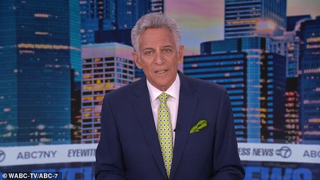 El querido presentador de noticias de televisión se aleja de su escritorio después de revelar una desgarradora batalla de salud