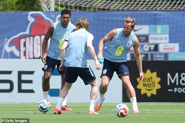 Inglaterra es blanco de un complot de atraco en la Copa del Mundo: los zapatos de las estrellas y el equipo de entrenamiento del equipo fueron robados mientras eran transportados desde Florida a la base de entrenamiento de Kansas City mientras comienza la investigación sobre el alcance del robo.