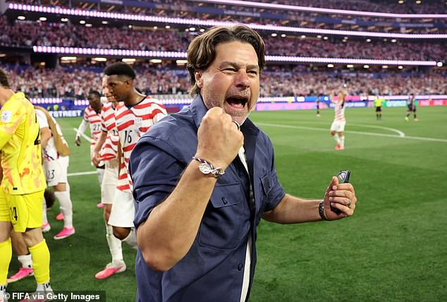 109322243-15912779-Manager_Mauricio_Pochettino_looked_delighted_as_his_team_celebra-a-4_1781867583862.jpg