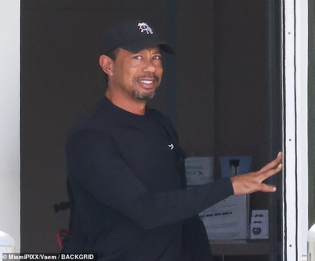 Tiger Woods regresa a Estados Unidos después de rehabilitación cuando su novia Vanessa Trump anuncia que está luchando contra el cáncer de mama