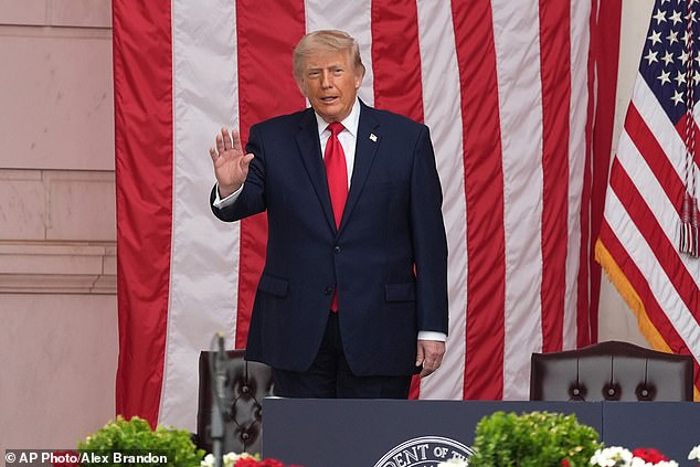 Trump anunció que mañana se firmaría un acuerdo de paz con Irán, lo que provocó una intensa reacción de Teherán.
