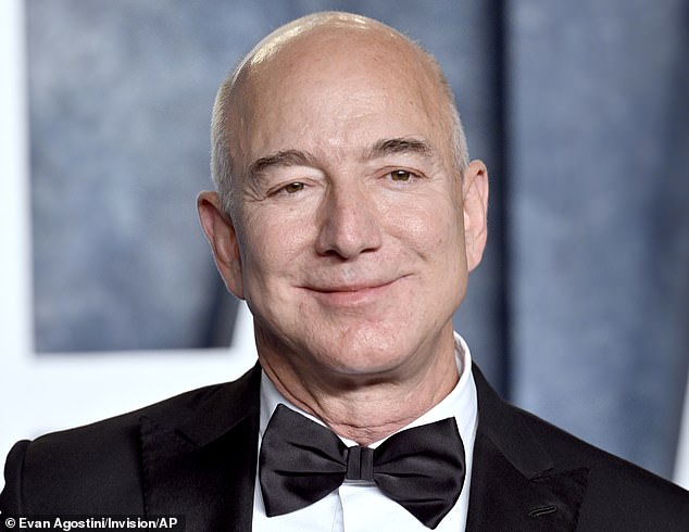 ¿Nuestro héroe del triplete? La Generación Z cree que Jeff Bezos anotó en la victoria de Inglaterra en el Mundial de 1966