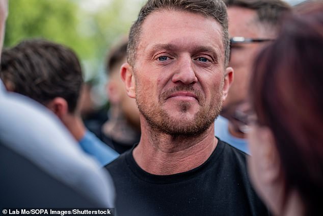 Tommy Robinson fue detenido en Heathrow en virtud de la Ley contra el Terrorismo después de un viaje a Moscú con el padre de Musk.