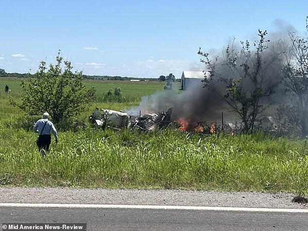 Un avión lleno de paracaidistas se estrella poco después de despegar de un aeropuerto de Missouri, matando a 12 personas