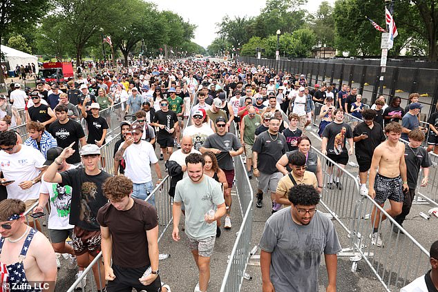 Miles de personas forman enormes filas e inundan la Casa Blanca horas antes de UFC Freedom 250 mientras las tormentas amenazan el espectáculo del cumpleaños de Trump.