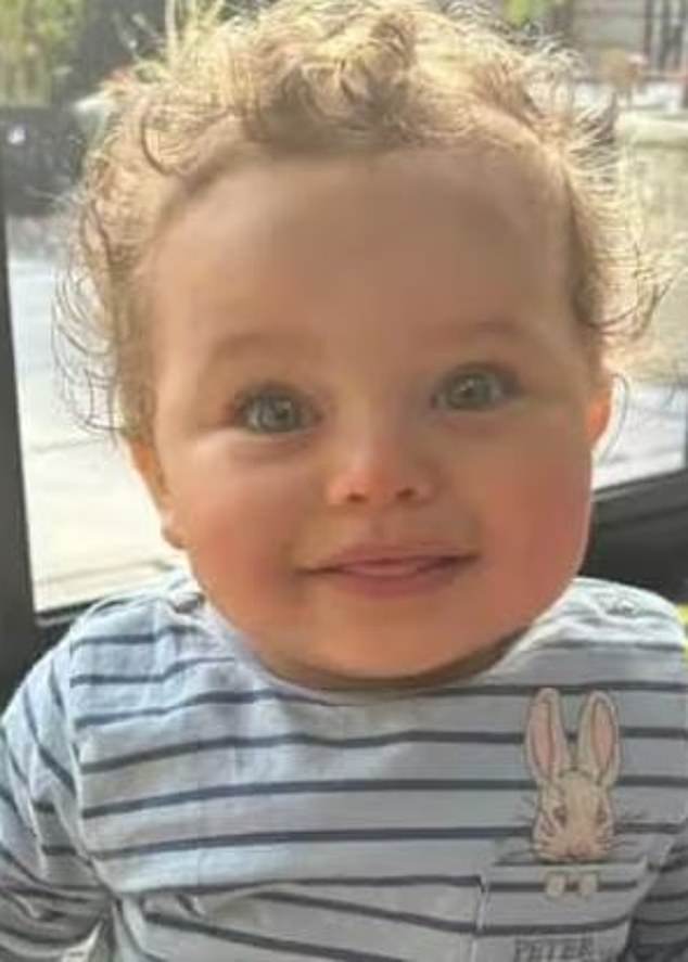 Un padre adoptivo ha sido declarado culpable de abusar sexualmente y asesinar a un niño de 13 meses que estaba adoptando con su novio.