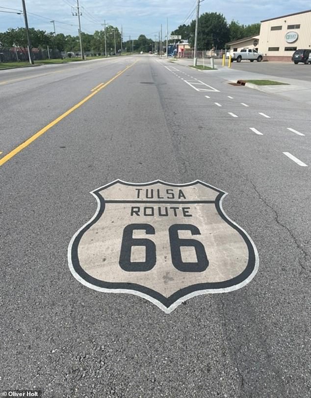 “¿Copa del Mundo? ¿Qué es?”: Esto es lo que sucedió cuando OLIVER HOLT condujo por la Ruta 66 desde Oklahoma a Texas, buscando desesperadamente un televisor que transmitiera fútbol… ¡y lugareños que quisieran verlo!