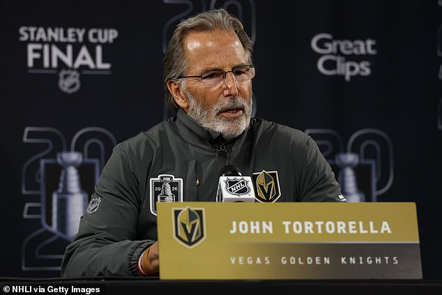 Los Vegas Golden Knights despiden a su segundo entrenador en jefe apenas tres meses después de su brutal colapso en las finales de la Copa Stanley.