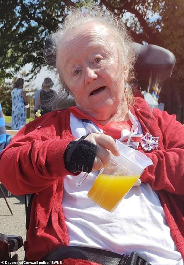 El director de la residencia de ancianos ‘Blaise’ fue multado con £4.000 después de que dos residentes discapacitados se ahogaran después de quedar atrapados en sus sillas de ruedas durante un viaje en barco.
