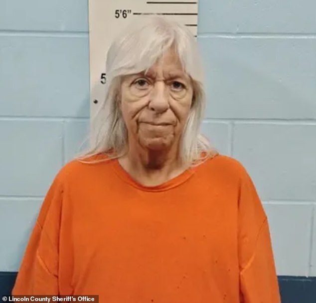 Mujer de Missouri admite que cambió a su hija adoptiva por un mono porque no tenían comparación
