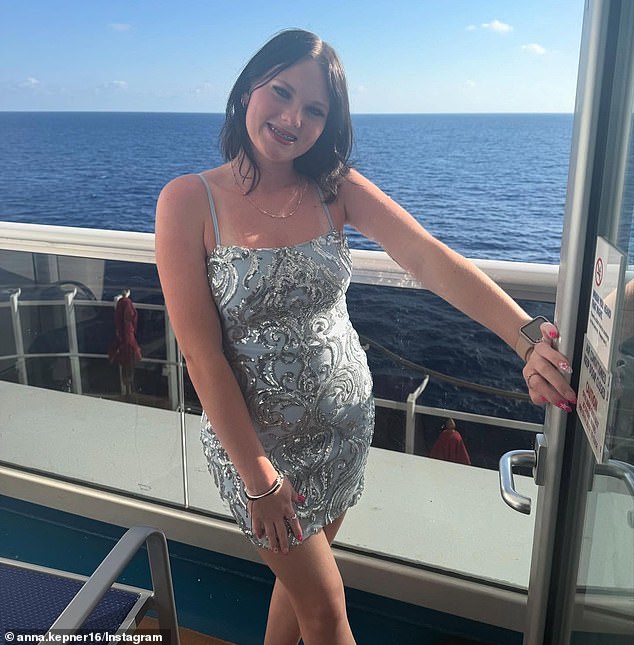 La familia de Anna Kepner hace una emotiva declaración después de que su medio hermano que la mató en un crucero fuera encerrado antes del juicio.