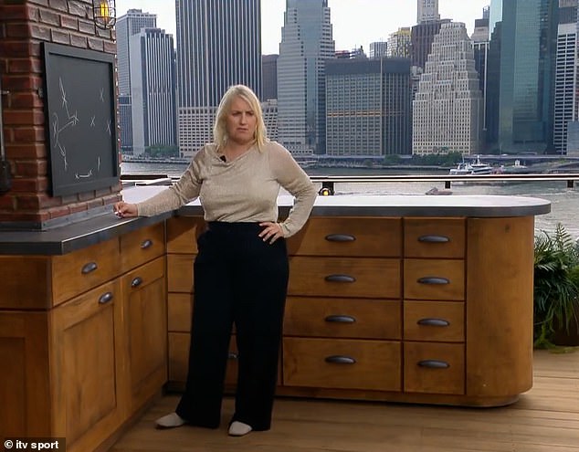 ITV en la Copa del Mundo tormenta de sexismo mientras la experta Emma Hayes hace su análisis táctico en la ‘cocina’ con una pizarra durante la victoria de Inglaterra sobre Croacia