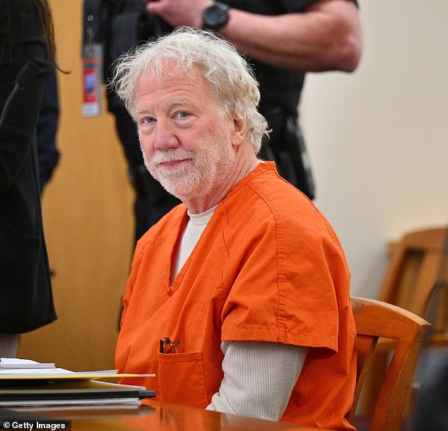 Escuche al angustiado Timothy Busfield admitir que su vida terminó en una grabación explosiva mientras luchaba contra acusaciones de abuso sexual infantil: “No recuerdo haber besado nunca a esos niños”