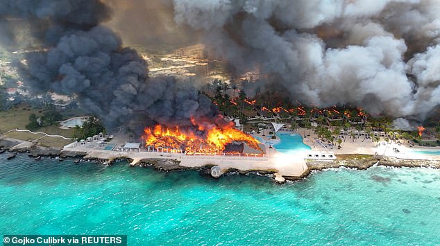 Al menos un muerto y 1.700 evacuados tras mortal incendio en un lujoso resort de playa en una isla caribeña