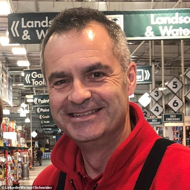El jefe de Bunnings, Michael Schneider, advierte que las leyes de trabajo desde casa de Victoria podrían dividir a los empleados