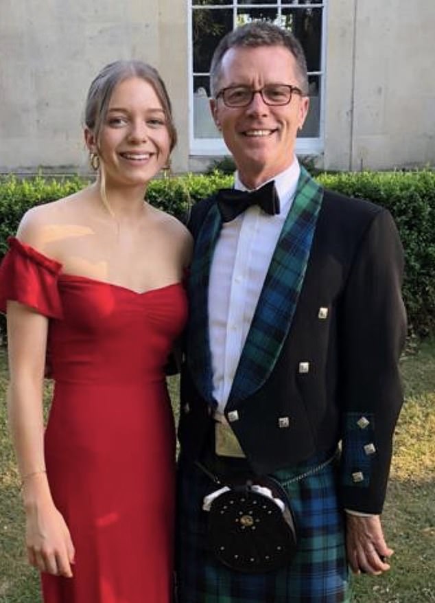La hija de Nicky Campbell, Lilla, resultó gravemente herida en un atropello y fuga de una bicicleta eléctrica antes de soportar una noche de pesadilla en un hospital del NHS de Londres.