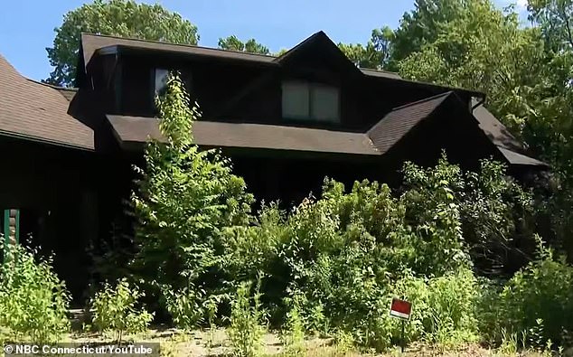 Una casa ‘de ganga’ en Connecticut se vendió sin ser vista por $525,000… luego su nuevo propietario hizo tres descubrimientos horribles en su interior
