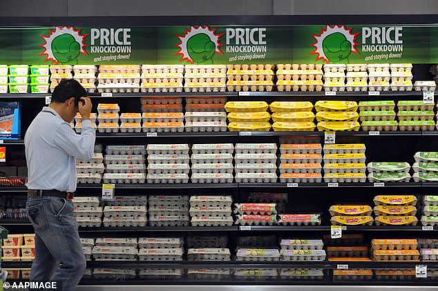 Los australianos preocupados por comprar pollo y huevos en el supermercado recibieron un mensaje de seguridad contra la gripe aviar