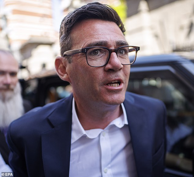 Andy Burnham ha luchado para impedir que Starmer finalice un plan de gastos de defensa, desesperado por llegar a un acuerdo con el primer ministro saliente antes de una cumbre de la OTAN con Trump.