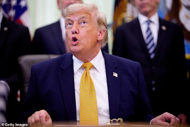 El índice de aprobación de Trump aumenta a medida que los votantes dan un veredicto sorpresa sobre Irán y la economía, revela una encuesta impactante