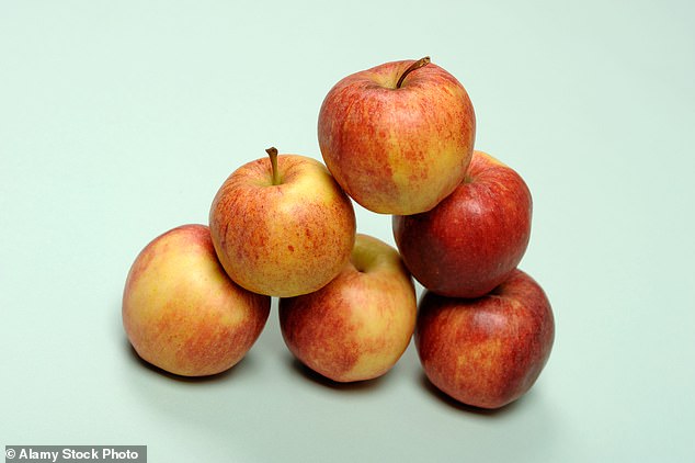 Retirada inmediata de manzanas y kiwis vendidos en los supermercados de todo el país por temor a la salmonella
