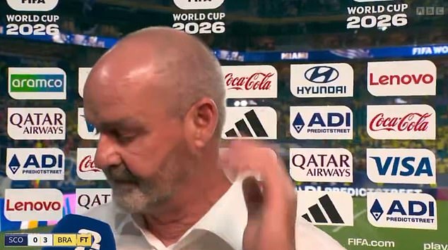 Los aficionados escoceses se vuelven contra el técnico Steve Clarke cuando sale furioso de una entrevista de la BBC y anuncia: “Creo que nos vamos a casa” con su sueño de la Copa del Mundo en su último aliento.