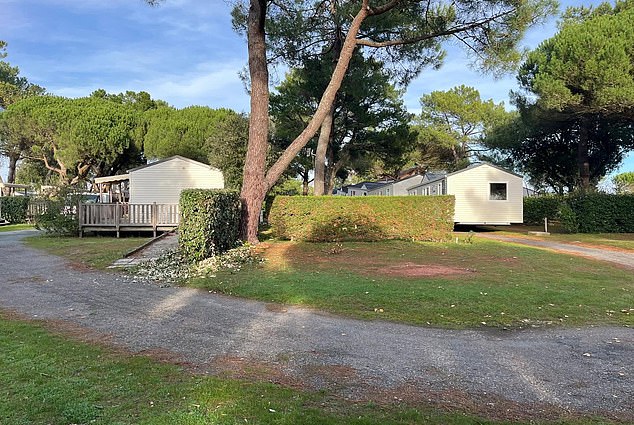 Una mujer británica muere en un campamento francés y un niño de tres años es encontrado muerto en un automóvil mientras continúa la mortal ola de calor en el país
