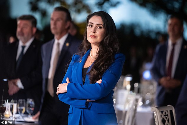 La revuelta republicana alcanza nuevas alturas cuando Trump ordena a Anna Paulina Luna que deje de rescatar al gobierno por su proyecto de ley de votación condenado al fracaso.