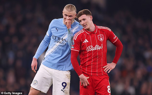 Man City logra un avance de £ 116 MILLONES para Elliot Anderson: la estrella de Inglaterra fue enviada para recibir tratamiento en EE. UU. mientras estaba de servicio en la Copa del Mundo mientras el hombre de Nottingham Forest estaba cerca de hacer un gran movimiento de dinero