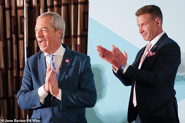 Nigel Farage, ex presidente de Reform UK, pide una “ruptura” con la política “determinista”