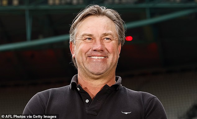 La leyenda de la AFL Tony Modra rompe su silencio con un emotivo mensaje pocos días después de un accidente de camión que casi lo mata.