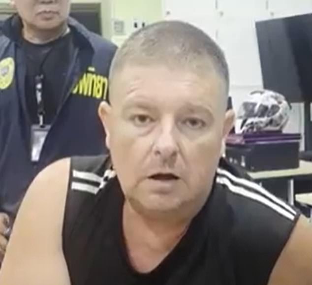 Nuevos detalles sobre el australiano acusado de asesinar a una adolescente tailandesa y meter su cuerpo en una maleta: surgen imágenes del momento en que salió del hotel con el equipaje