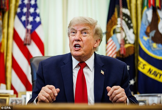 Más de un tercio de los propios republicanos de Trump dicen que él no debería ser la estrella de las celebraciones del cumpleaños de Estados Unidos.