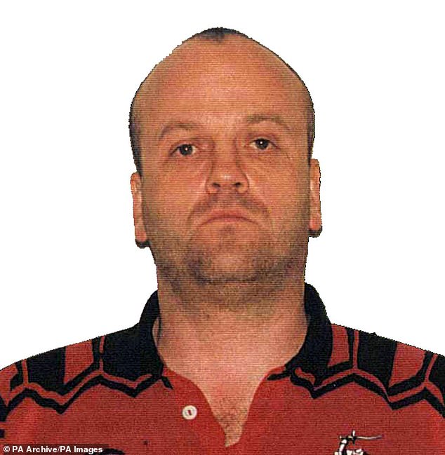 Un doble asesino de la Royal Navy atrajo a cuatro jóvenes a su apartamento y los agredió sexualmente en circunstancias similares a las que mató a dos marineros.