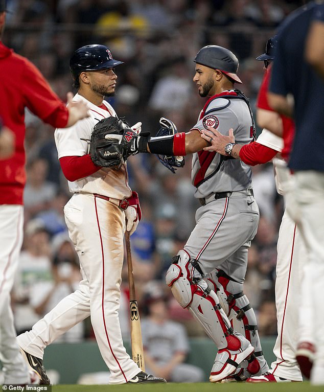 109708753-15943365-Bosston_Red_Sox_first_baseman_Willson_Contreras_apporaches_the_m-m-11_1782870694765.jpg