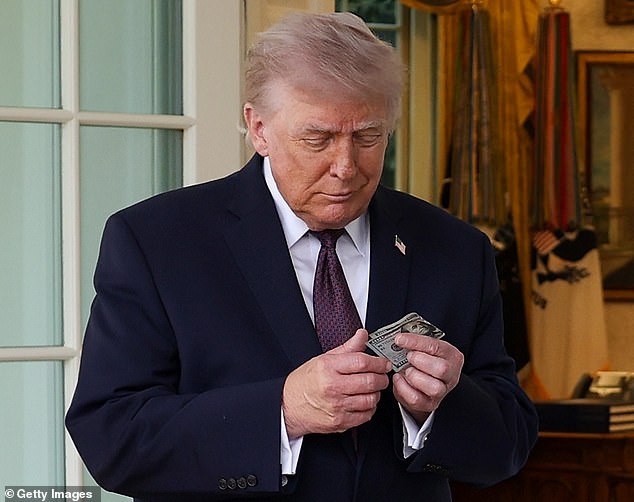 Las oportunas compras de acciones de la cuenta Trump… incluida la participación en la firma Taser ahora están listas para armar a ICE
