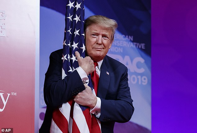 Los votantes indecisos dicen que se sienten menos patrióticos mientras Trump planea arrasar en el discurso del 4 de julio