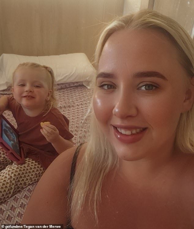 Madre y niño atrapados en España después de que un cambio ‘silencioso’ en la regla del pasaporte les impidiera regresar a su casa en Manchester