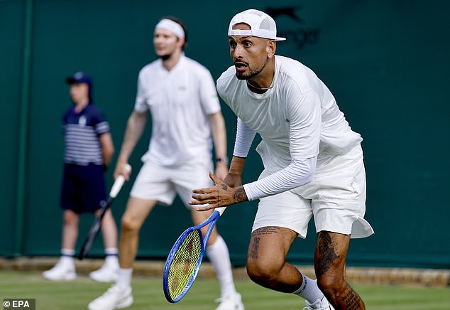 Nick Kyrgios MALDE al árbitro en una diatriba malhablada en su regreso a Wimbledon mientras el chico malo del tenis se enfurece: “¡Bien, no me importa!”
