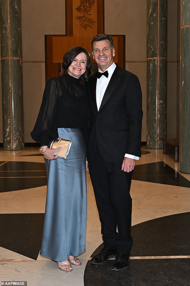 Albanese se burló salvajemente de Angus Taylor después de que su rutina de comedia fracasara en el Midwinter Ball… y picara a la élite política y mediática del país: todos los detalles internos de la noche del Parlamento