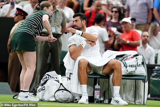 Mira el momento en que Novak Djokovic ‘le dio un infarto a una recogepelotas’ con una broma en Wimbledon