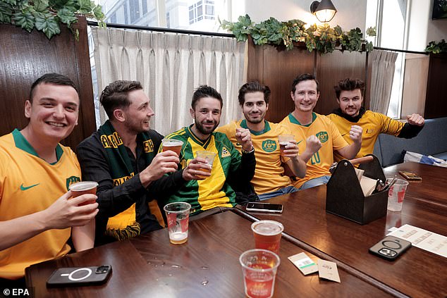 La fiebre de los Socceroos por la Copa Mundial hace que las reglas de los pubs australianos se relajen con cambios que encantarán a los fanáticos