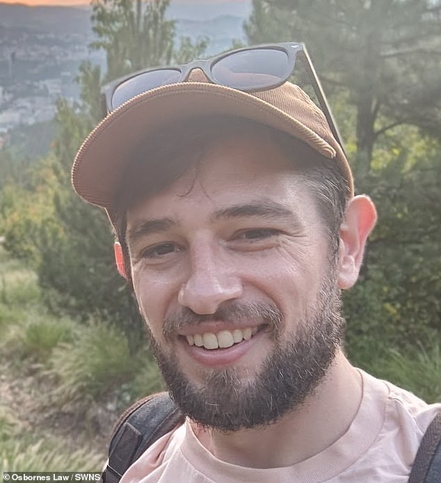 Un ciclista herido demanda al ayuntamiento de Londres tras romperse los codos y la mandíbula cuando su bicicleta choca contra la barrera del carril y dice que “podría haber muerto”