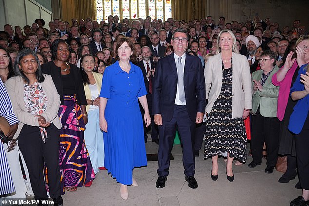 ¡Deja de gemir y pelea! Badenoch responde a la “política de identidad” de las parlamentarias laboristas que exigen una “cuota” del 50% de los puestos de trabajo en el gobierno de Burnham