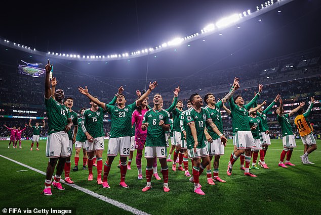 MICHAEL OWEN: La altitud en el Azteca tendrá un impacto tanto en la mente como en el cuerpo, las cruciales 48 horas de Jordan Pickford en México y cómo cambiaría mi técnica si David Beckham cruzara el balón.